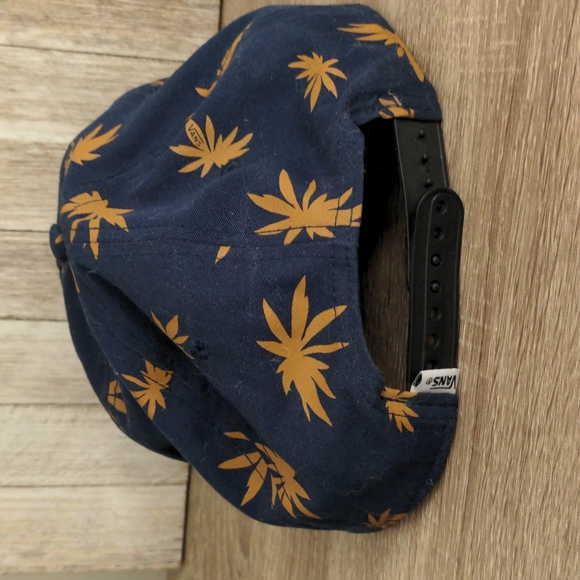 Vans Skateboarding Hat - Picture 2 of 3